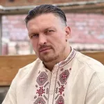 Украинский боксер, чемпион мира по версиям WBC, WBA, WBO и IBO в супертяжелом весе Александр Усик поделился с поклонниками