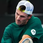 Яннік Зіннер рухається до захисту титулу на Australian Open на італійця чекає гра з Маркосом Гіроном. Тенісисти зійдуться 18 січня в рамках 1/16 фіналу ТБШ