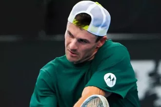 Яннік Зіннер рухається до захисту титулу на Australian Open на італійця чекає гра з Маркосом Гіроном. Тенісисти зійдуться 18 січня в рамках 1/16 фіналу ТБШ