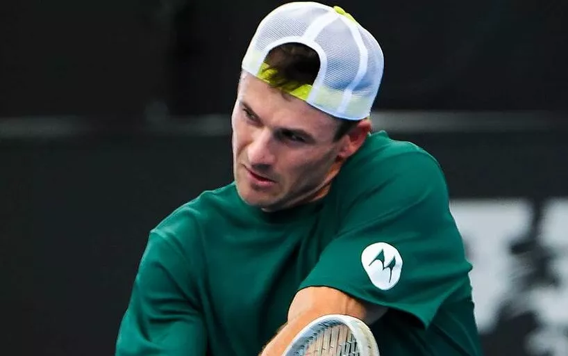 Яннік Зіннер рухається до захисту титулу на Australian Open на італійця чекає гра з Маркосом Гіроном. Тенісисти зійдуться 18 січня в рамках 1/16 фіналу ТБШ