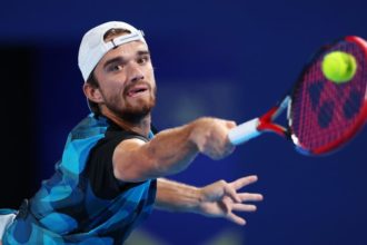 15 січня 2025 року заплановано ігровий день у рамках 1/32 фіналу ТВШ Australian Open. Так, в одному з матчів зіграють Райлі Опелка - Томаш Махач