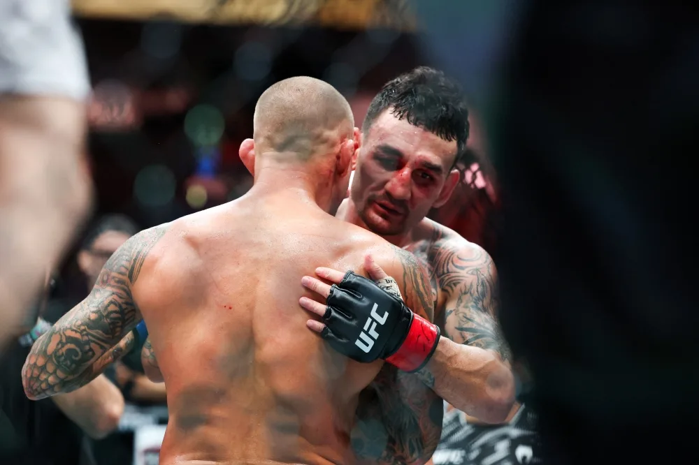 Макс Холлоуэй победил Дастина Порье в трилогии на UFC 318