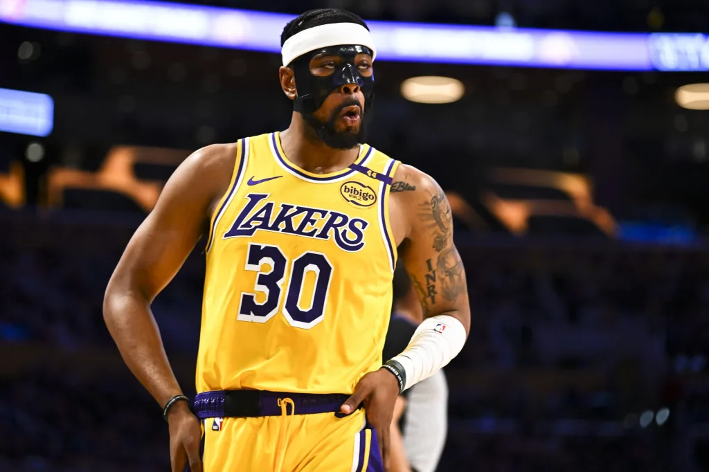 Джордан Гудвин возвращается в Финикс Санз после отчисления из Лейкерс