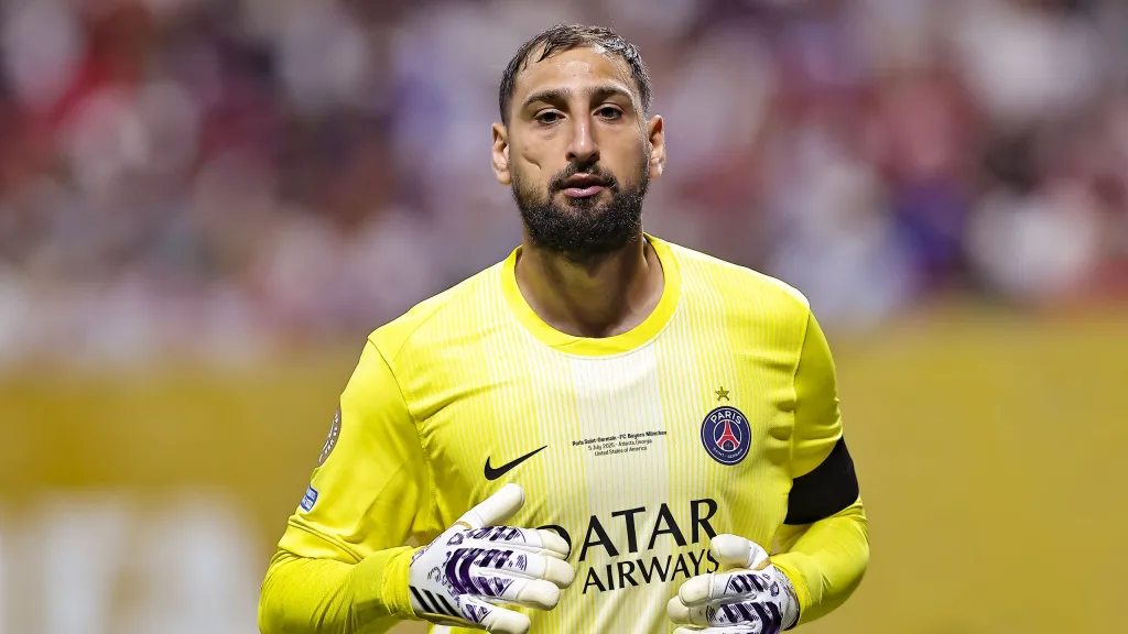 Манчестер Сити может сорвать сделку с ПСЖ по Доннарумме